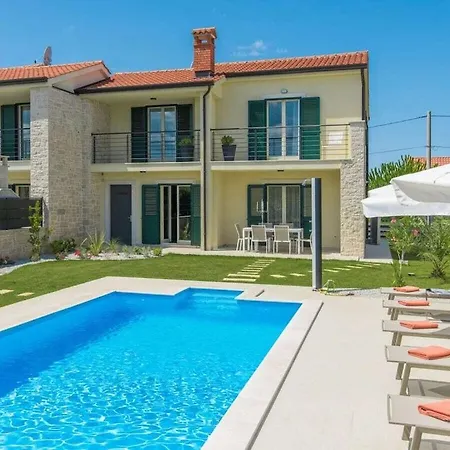 With 2 Bedrooms * Labinci