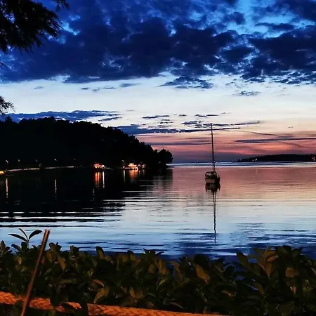 With 2 Bedrooms * Labinci